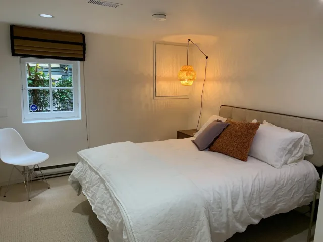 Charming – Garden-Level – In-Suite Laundry – Patio (Mount Pleasant, Van) Near MSJ, VGH, BCCH & SP